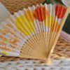 Éventail aux teintes chaudes jaune orangé